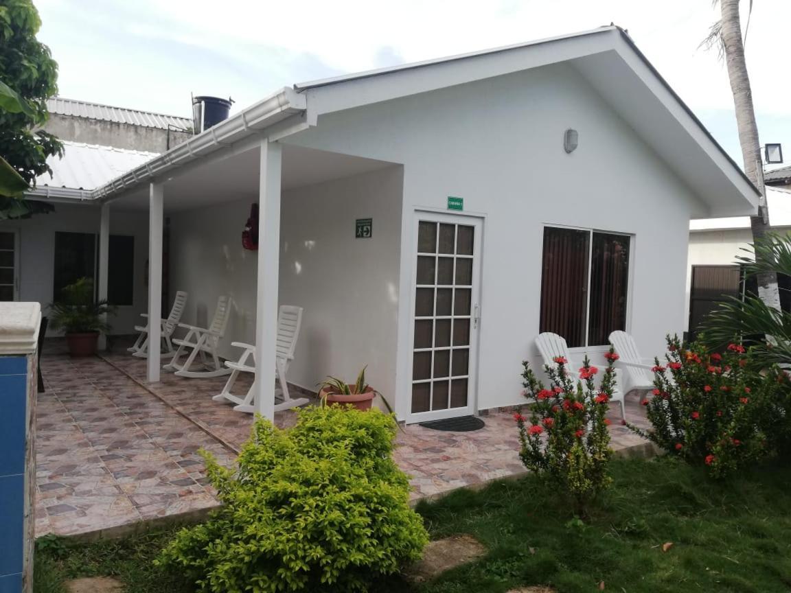Apartamentos Turisticos Dona Flor San Andrés Екстериор снимка